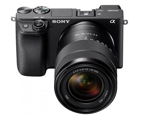 Sony ILCE-6700M / Cámara reflex digital + lente 18-135 mm